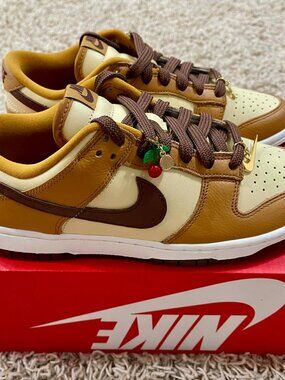 Nike Women’s Dunk Low SE Sneakers Shoes Brown HQ7487-700, Size 7.5 (New)